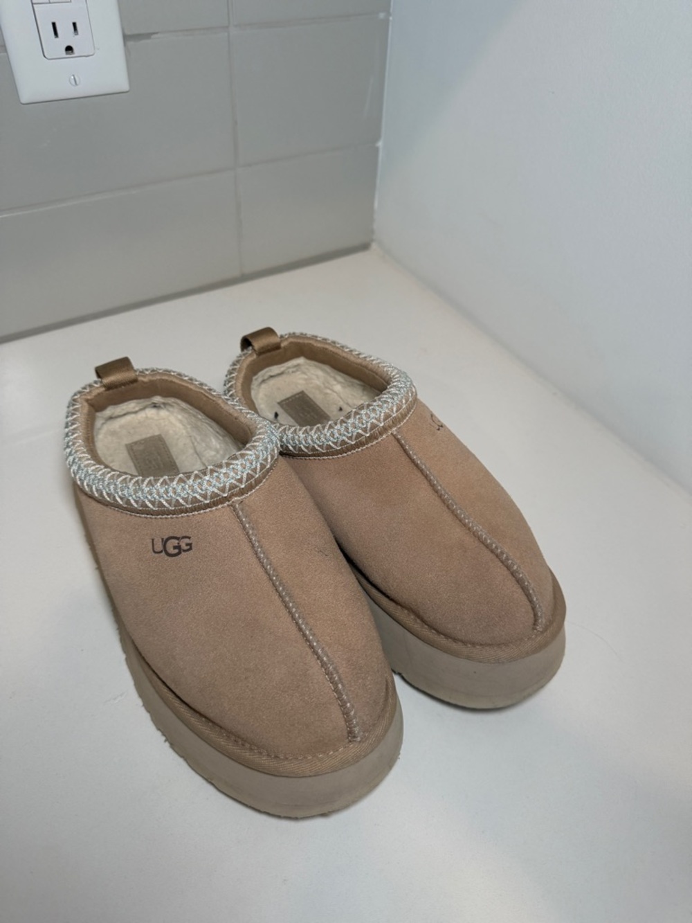 UGG Tazz II Color- Sand Size 7